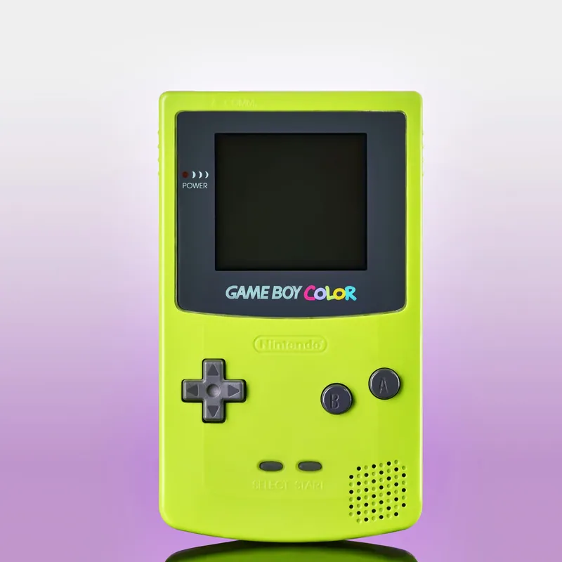 Game Boy Color verde lime su fondale lilla